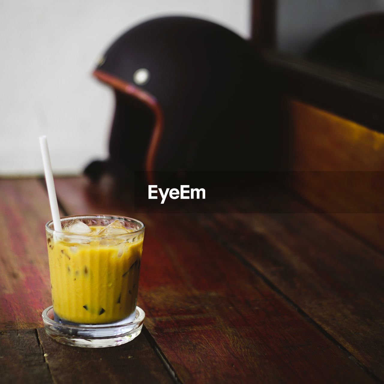 CLOSE-UP OF DRINK IN GLASS