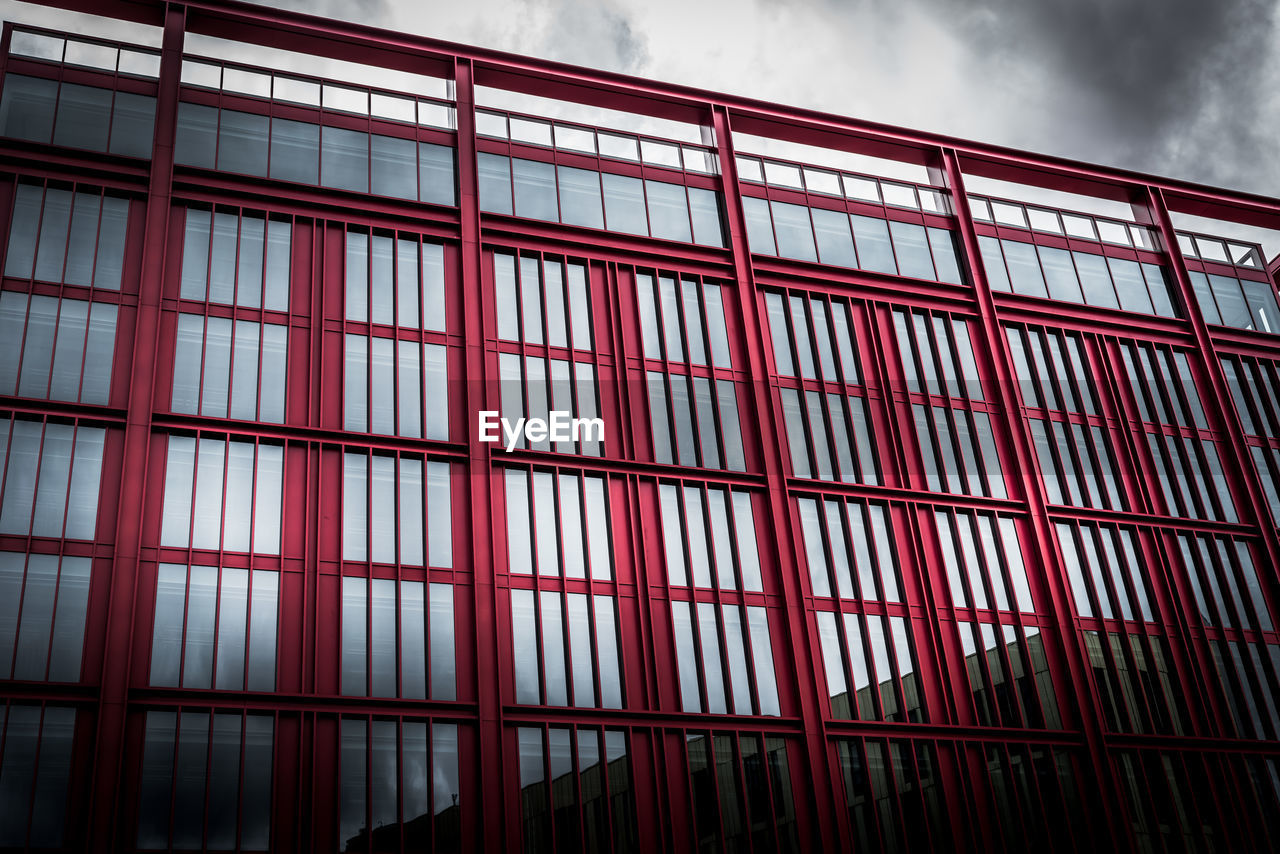 LOW ANGLE VIEW OF GLASS BUILDING