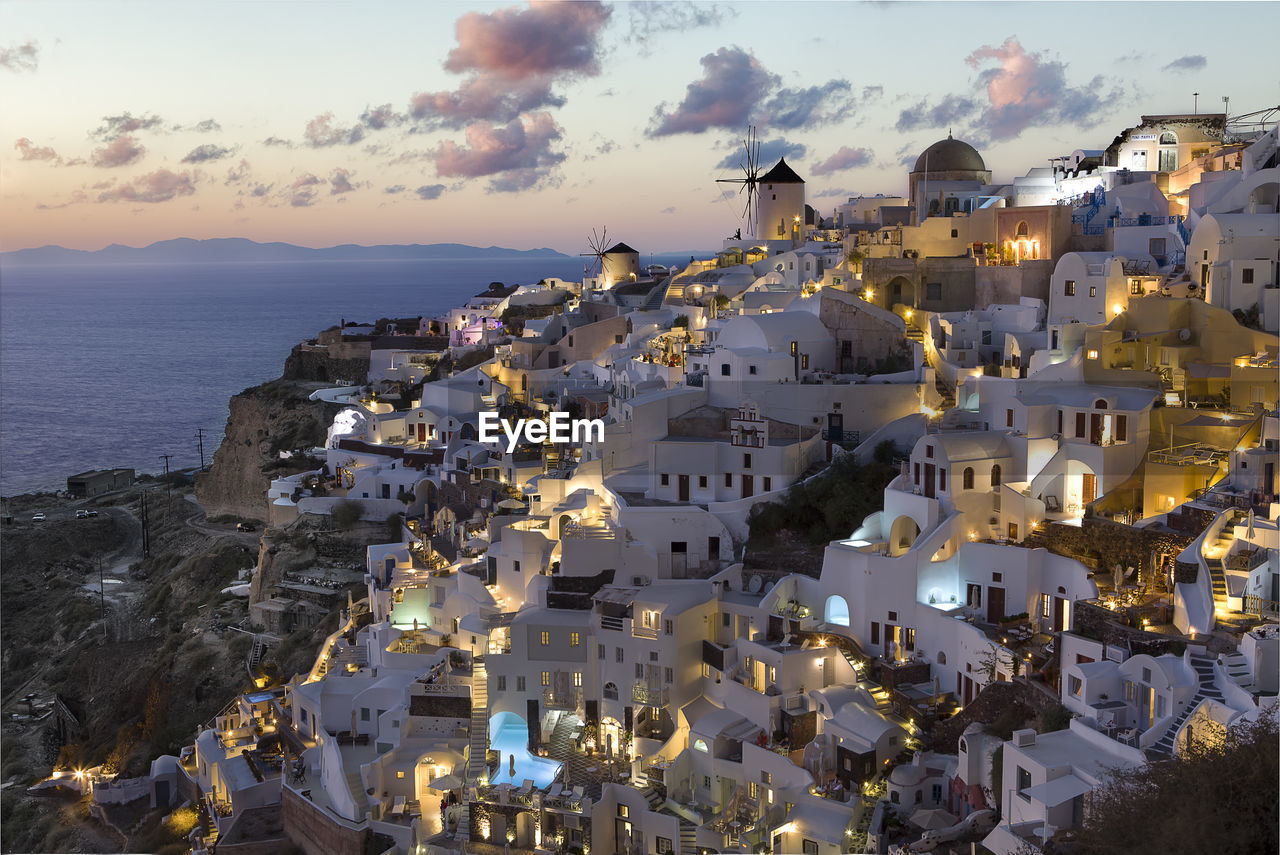 HIGH ANGLE VIEW OF BUILDINGS IN TOWN