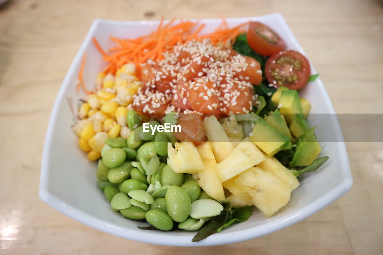 CLOSE-UP OF SALAD IN PLATE ON TABLE