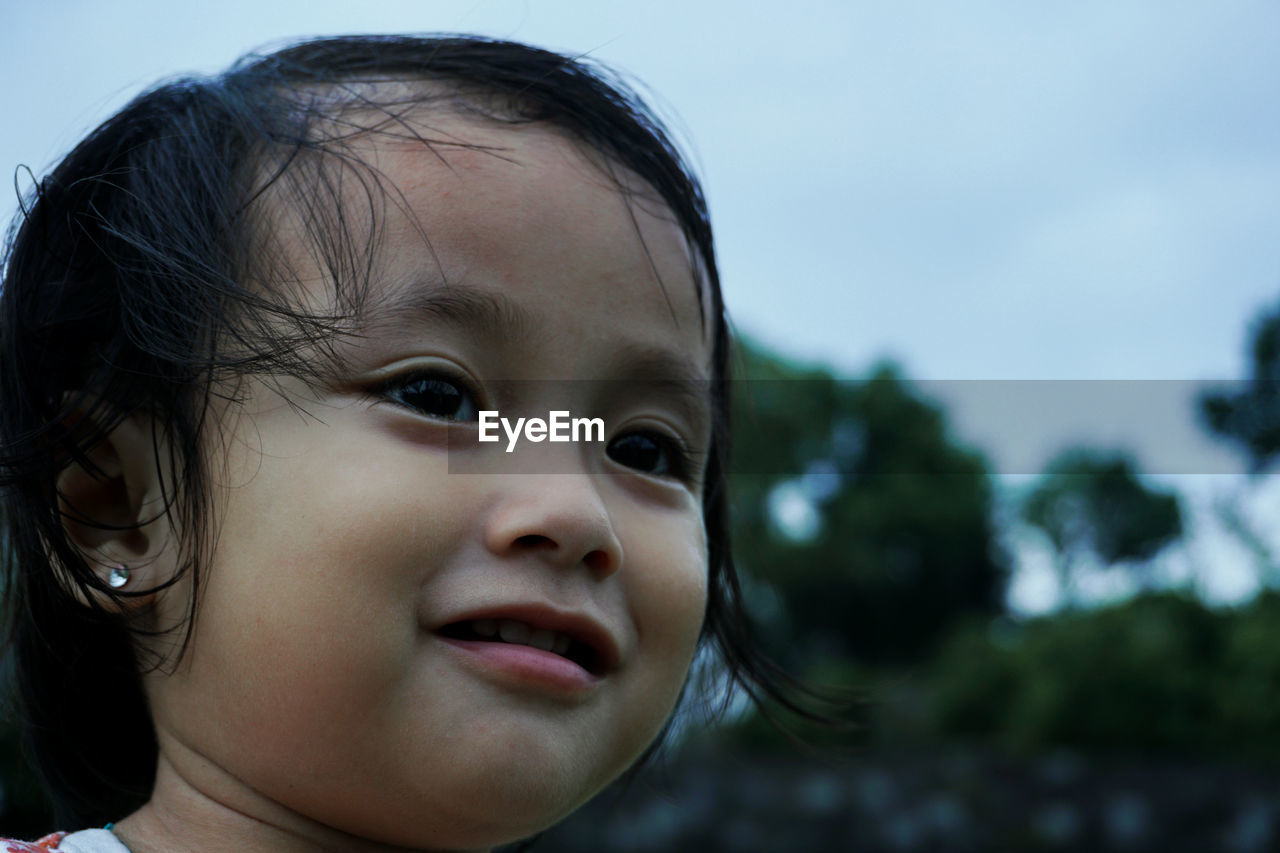 CLOSE-UP PORTRAIT OF CUTE SMILING