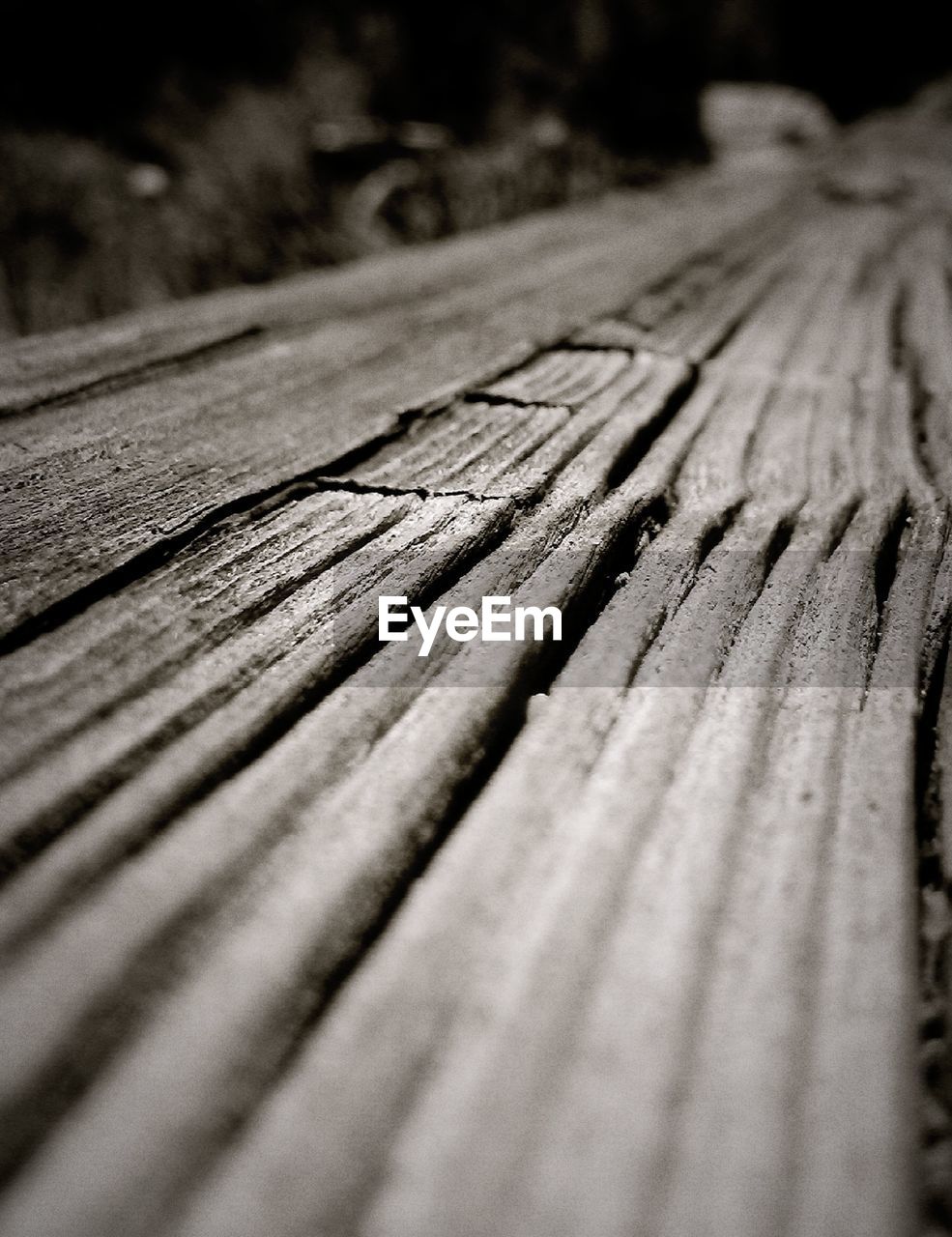 CLOSE-UP OF WOOD ON FLOOR