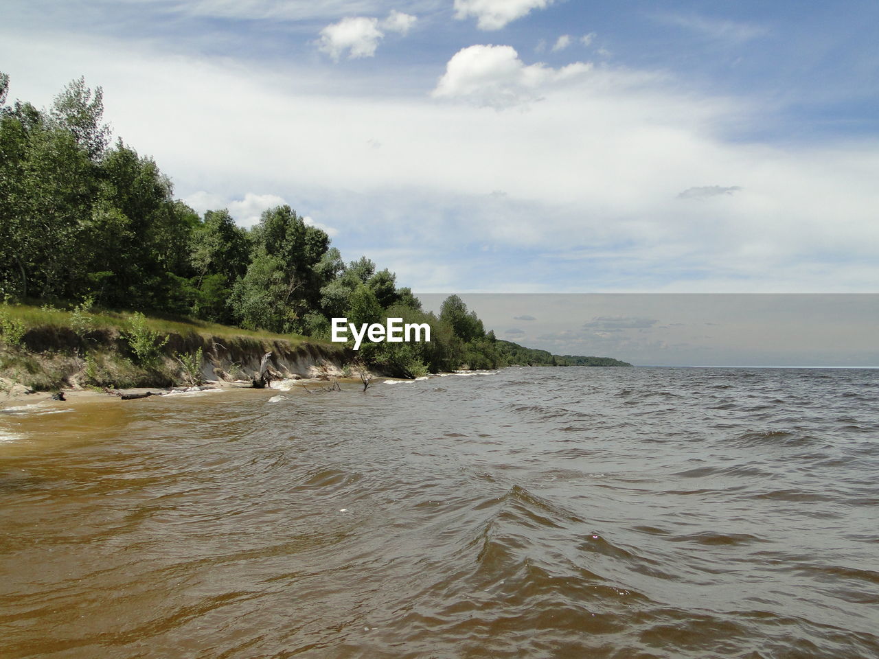 SCENIC VIEW OF SEA AND BEACH