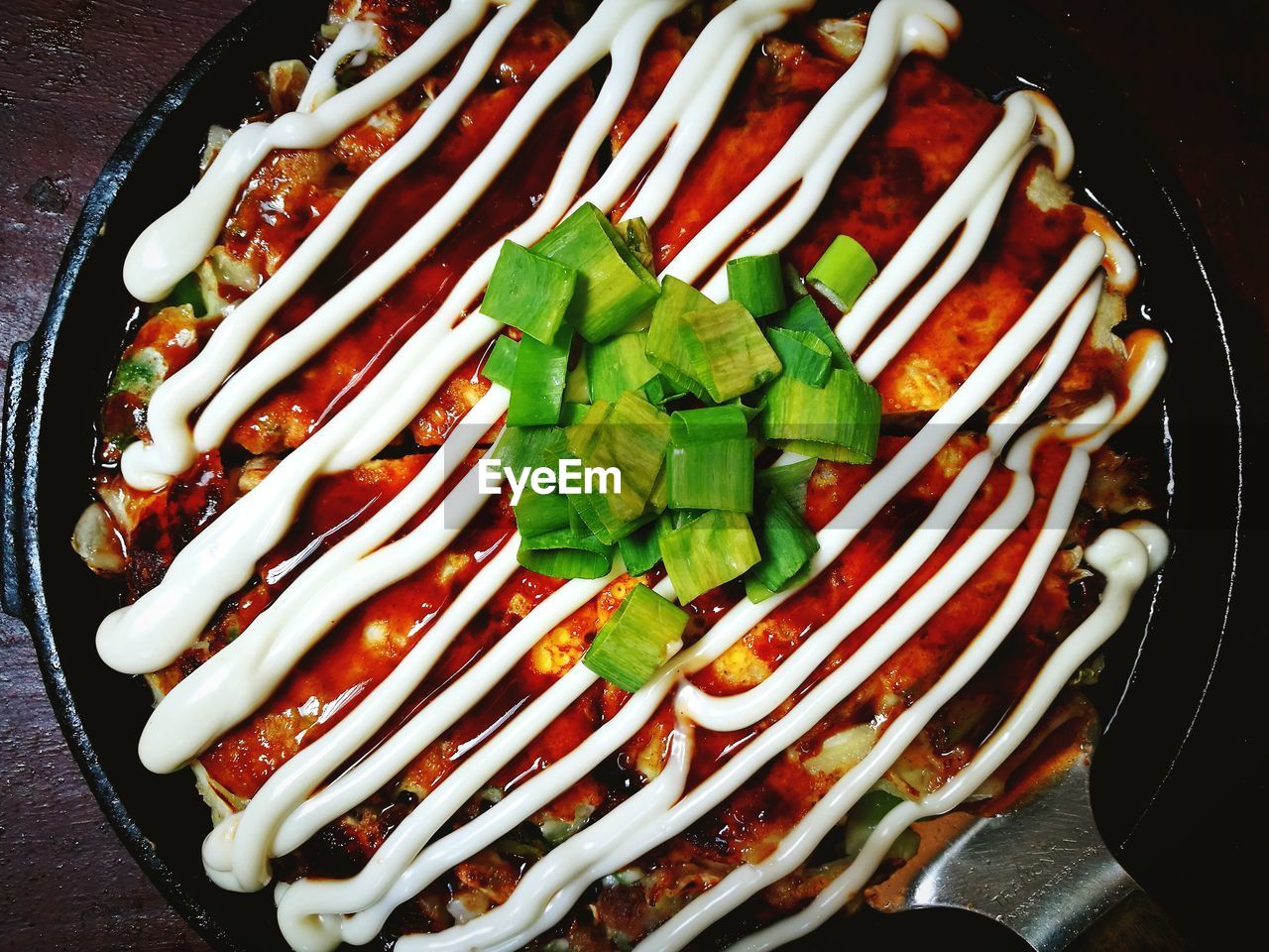 HIGH ANGLE VIEW OF CHOPPED VEGETABLES IN TRAY