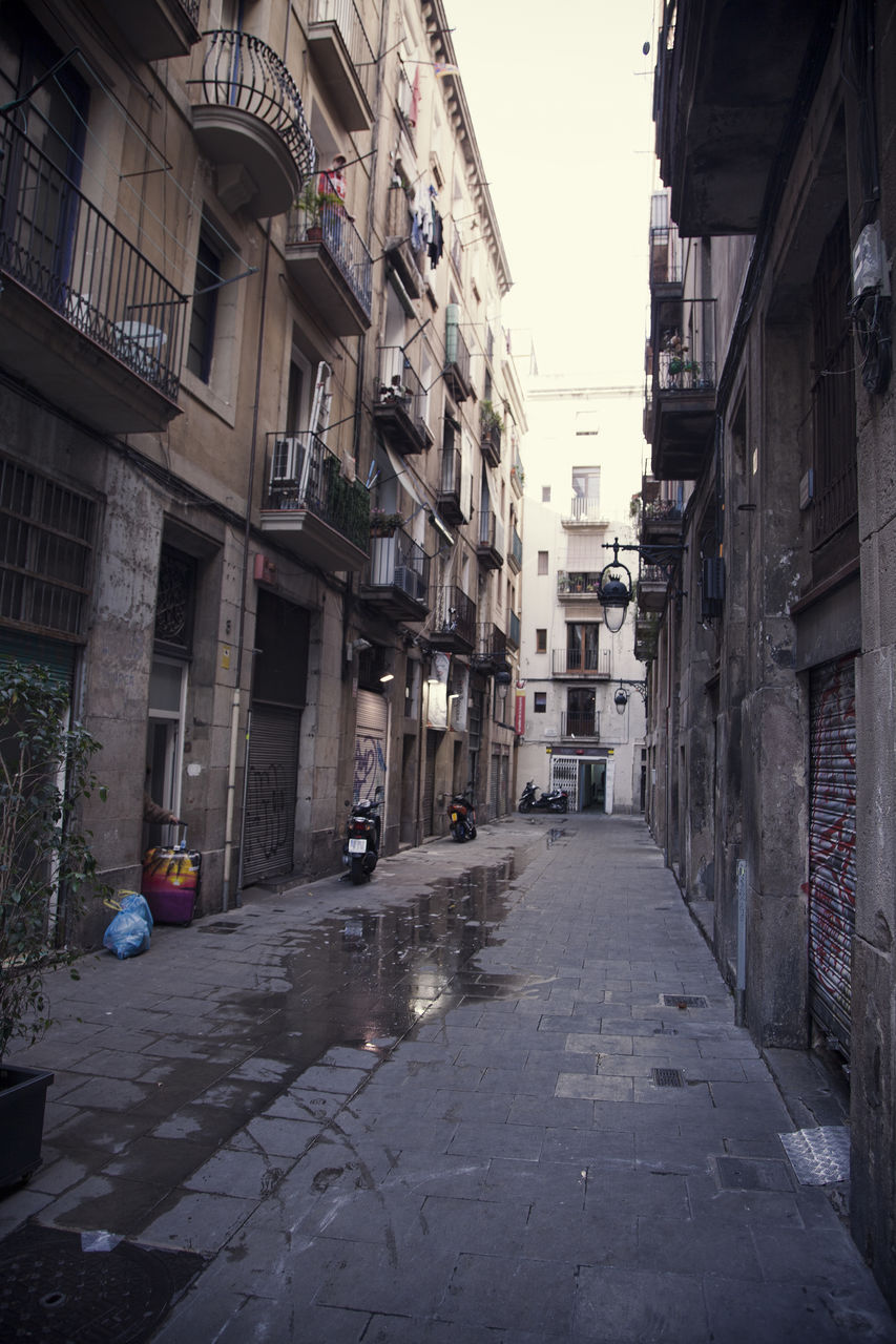 NARROW ALLEY IN TOWN