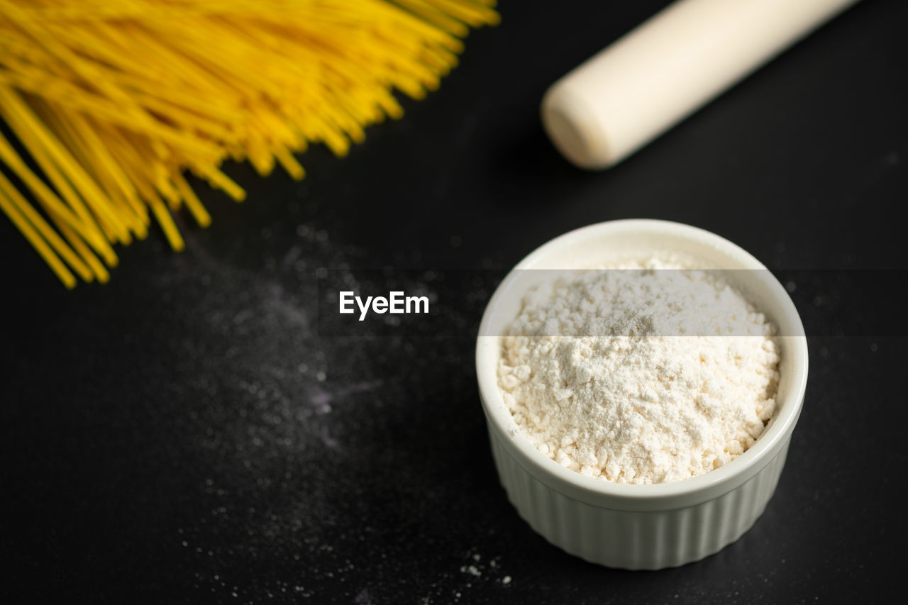 HIGH ANGLE VIEW OF RICE ON TABLE