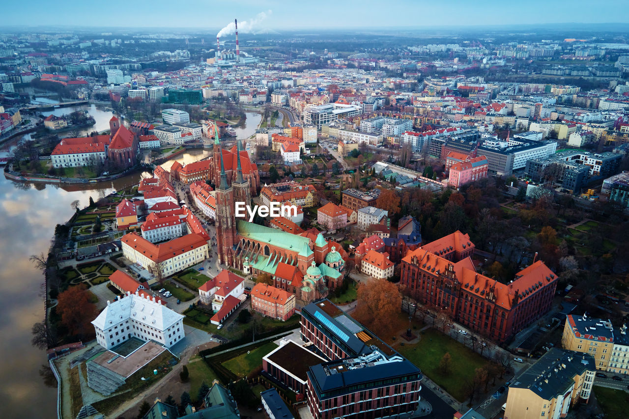 Wroclaw cityscape with view on tumski island.