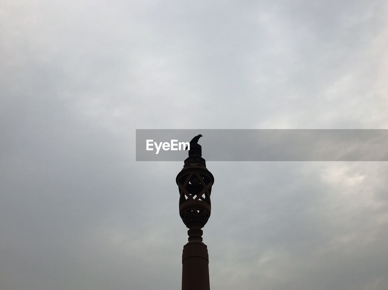 LOW ANGLE VIEW OF CROSS ON BUILDING AGAINST SKY