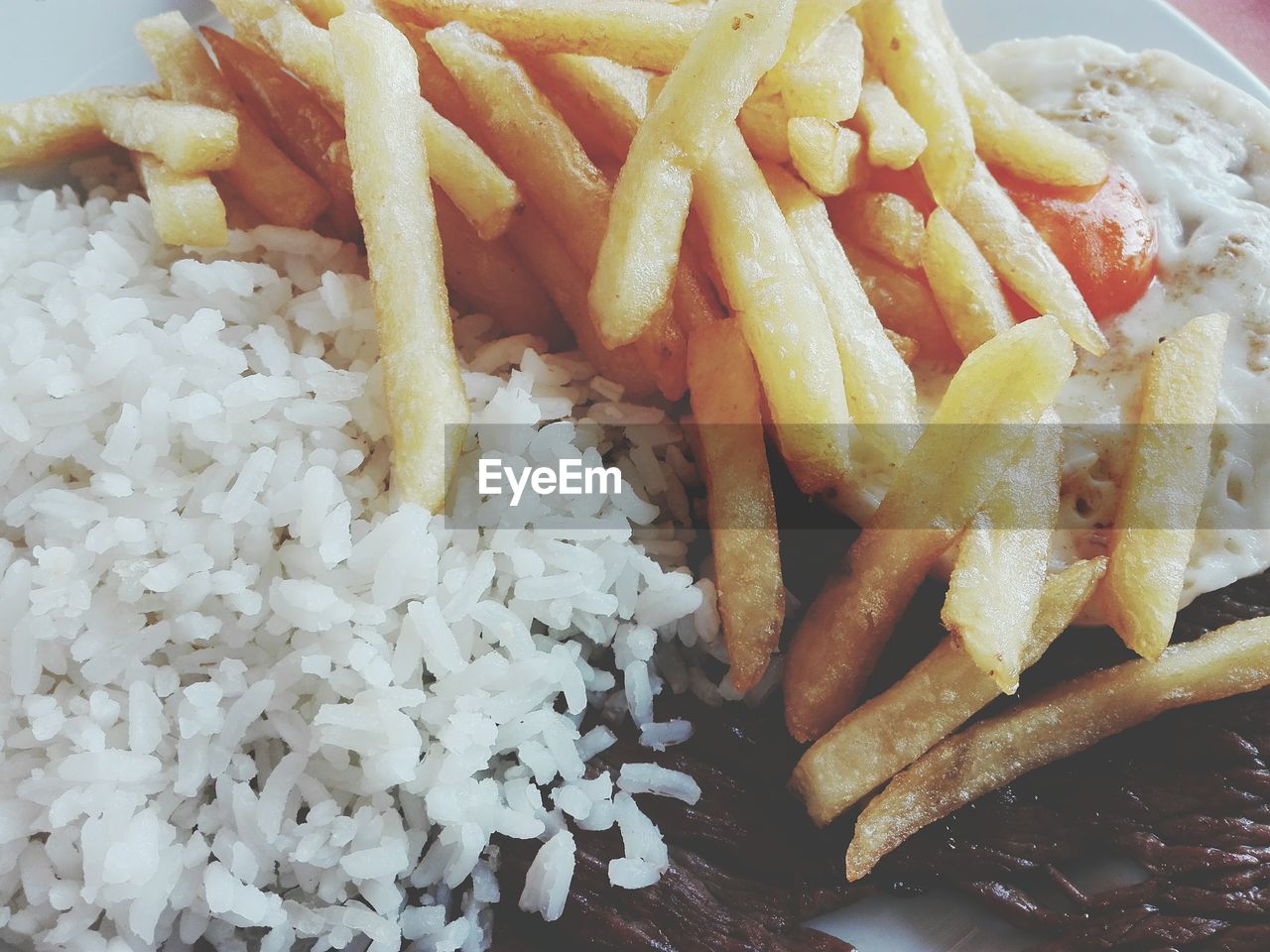 CLOSE-UP OF FRIES ON BARBECUE
