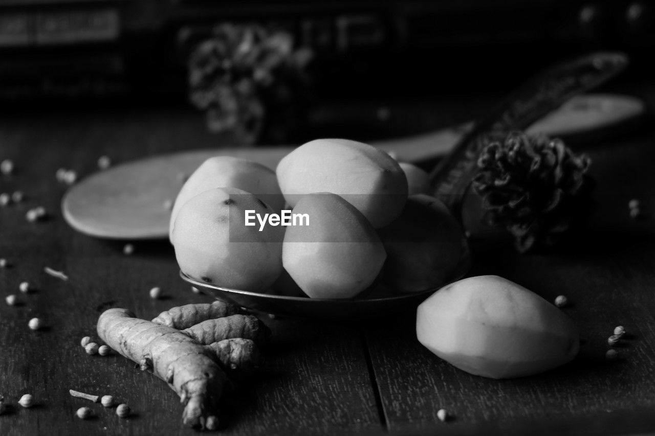 food, food and drink, still life photography, healthy eating, freshness, black, wellbeing, white, black and white, monochrome, monochrome photography, still life, no people, indoors, fruit, wood, table, macro photography, close-up, ingredient, vegetable, organic, egg