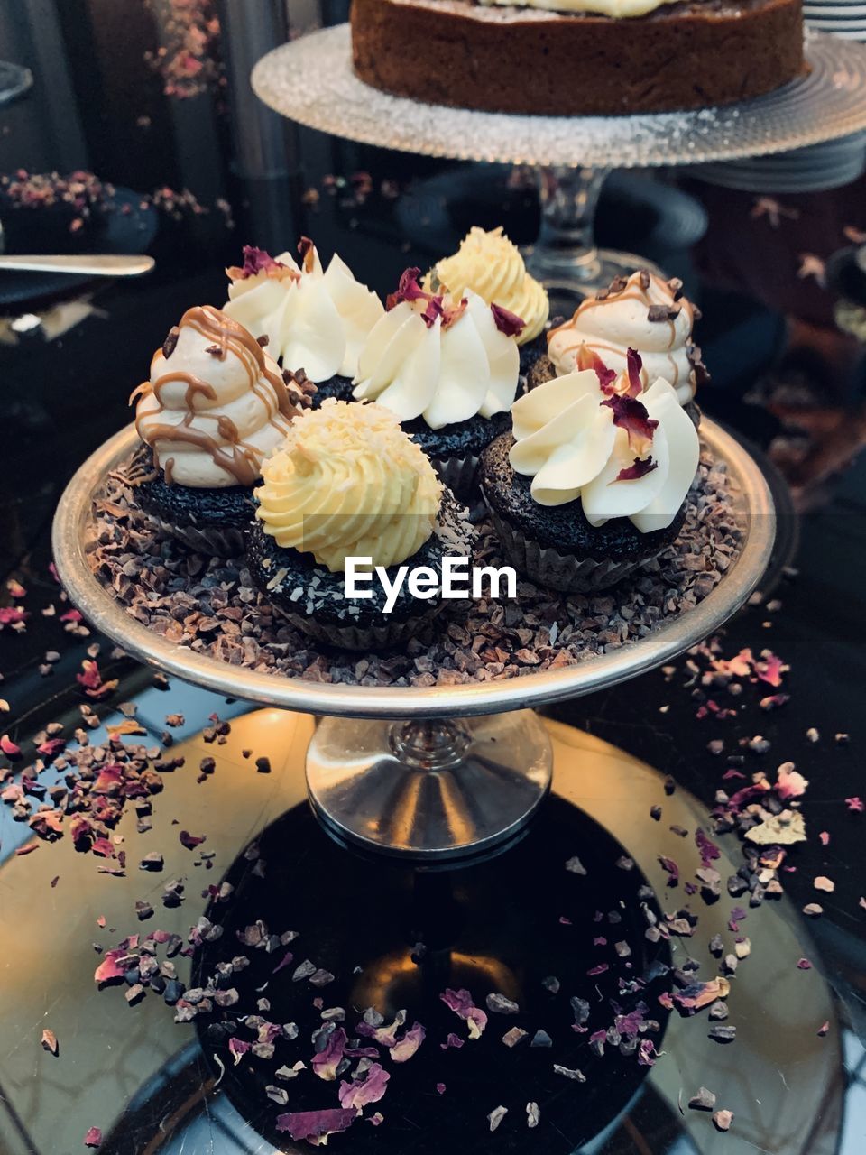 HIGH ANGLE VIEW OF CAKE WITH ICE CREAM ON TABLE