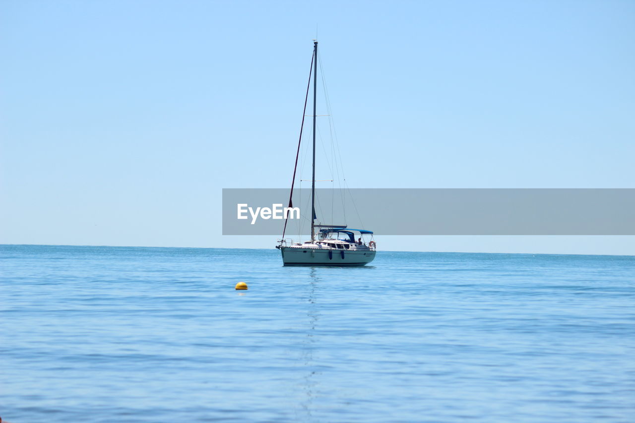 SAILBOAT ON SEA AGAINST CLEAR SKY