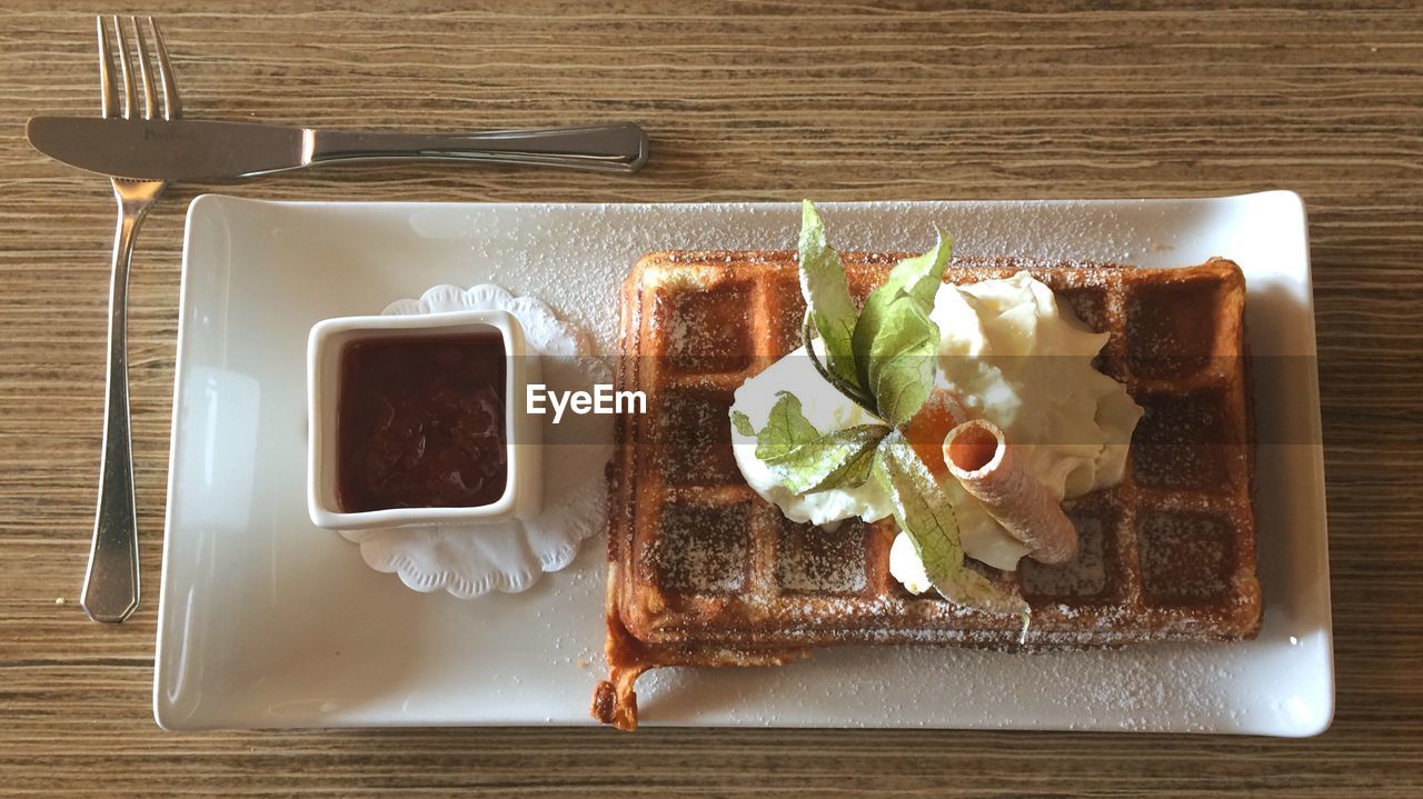 HIGH ANGLE VIEW OF BREAKFAST SERVED ON PLATE