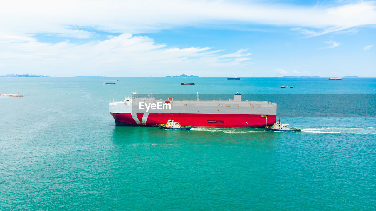 SHIP IN SEA AGAINST SKY