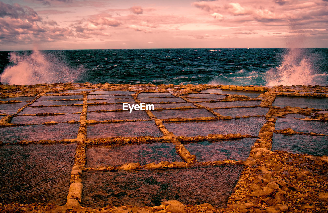 SCENIC VIEW OF SEA SHORE AGAINST SKY