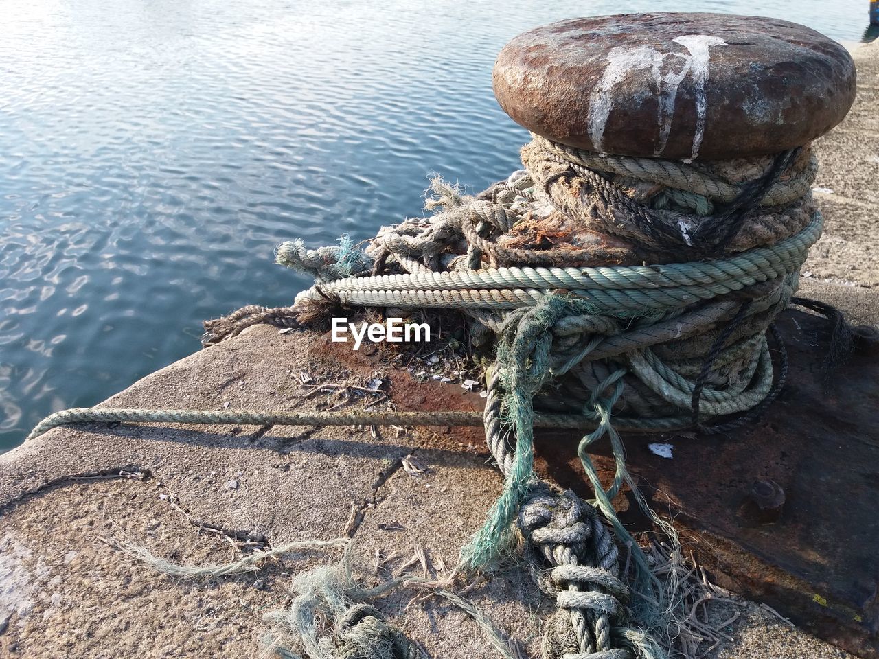 CLOSE-UP OF ROPES IN LAKE