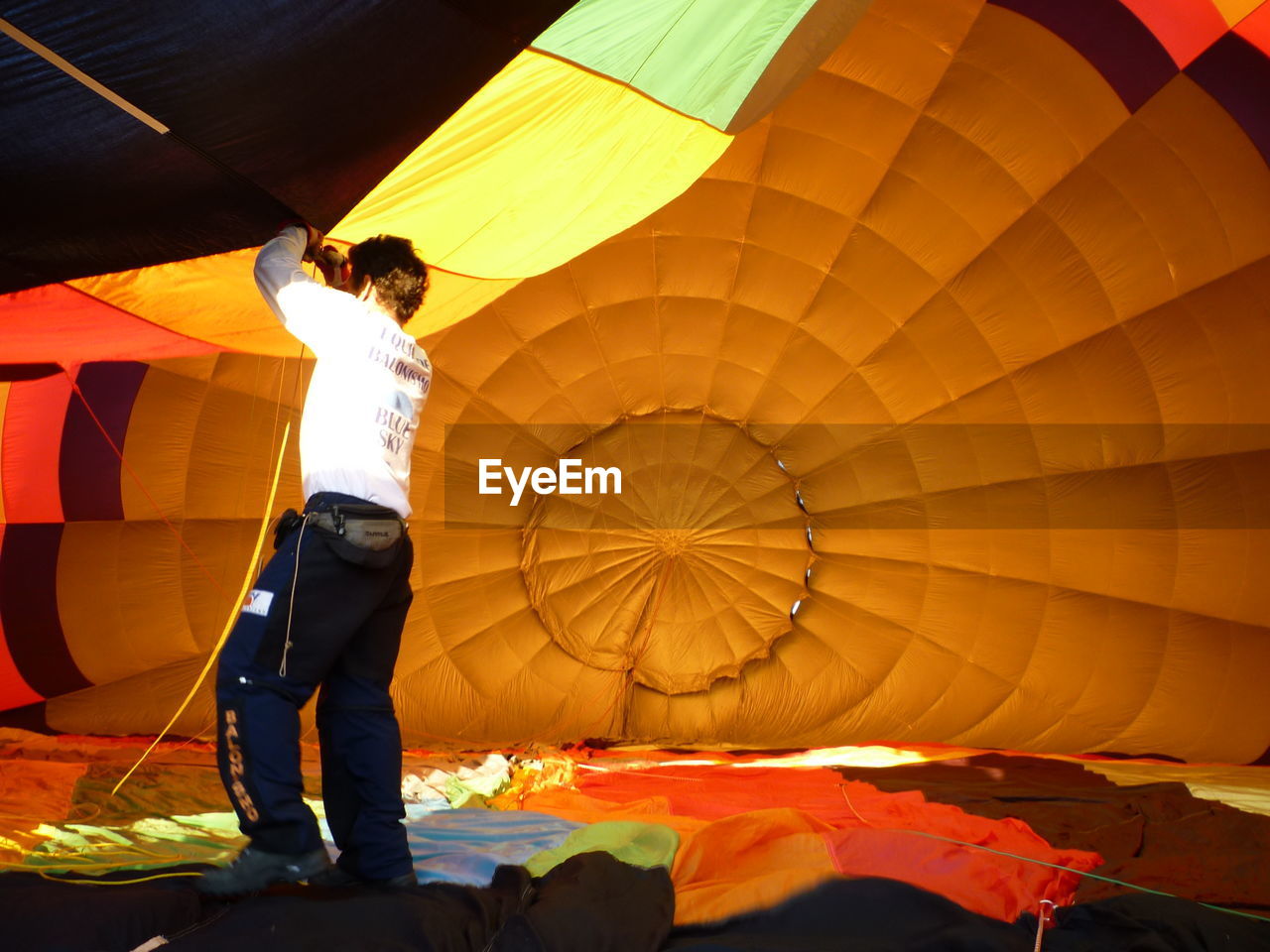 VIEW OF HOT AIR BALLOON BALLOONS AT NIGHT