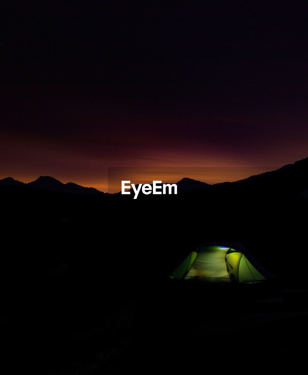 SCENIC VIEW OF SILHOUETTE MOUNTAINS AGAINST SKY DURING SUNSET