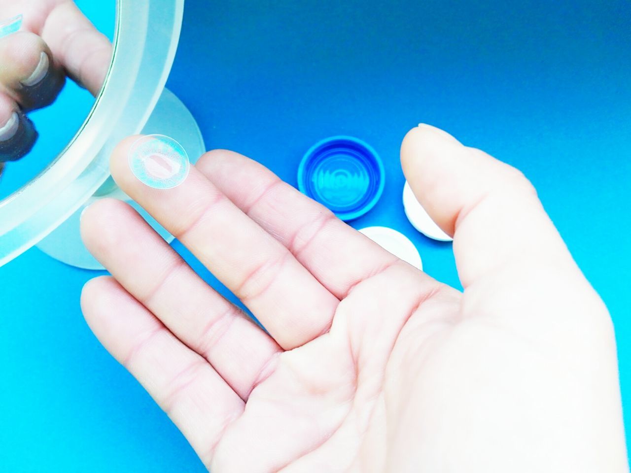 CLOSE-UP OF HUMAN HAND WITH BLUE EYES