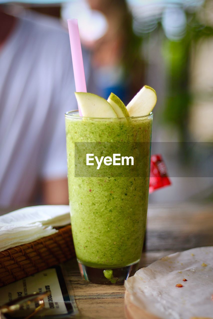 CLOSE-UP OF DRINK IN GLASS