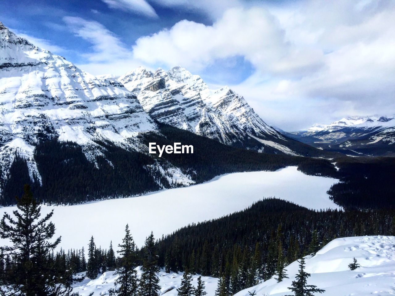 LOW ANGLE VIEW OF SNOWCAPPED MOUNTAINS BY LAKE AGAINST SKY