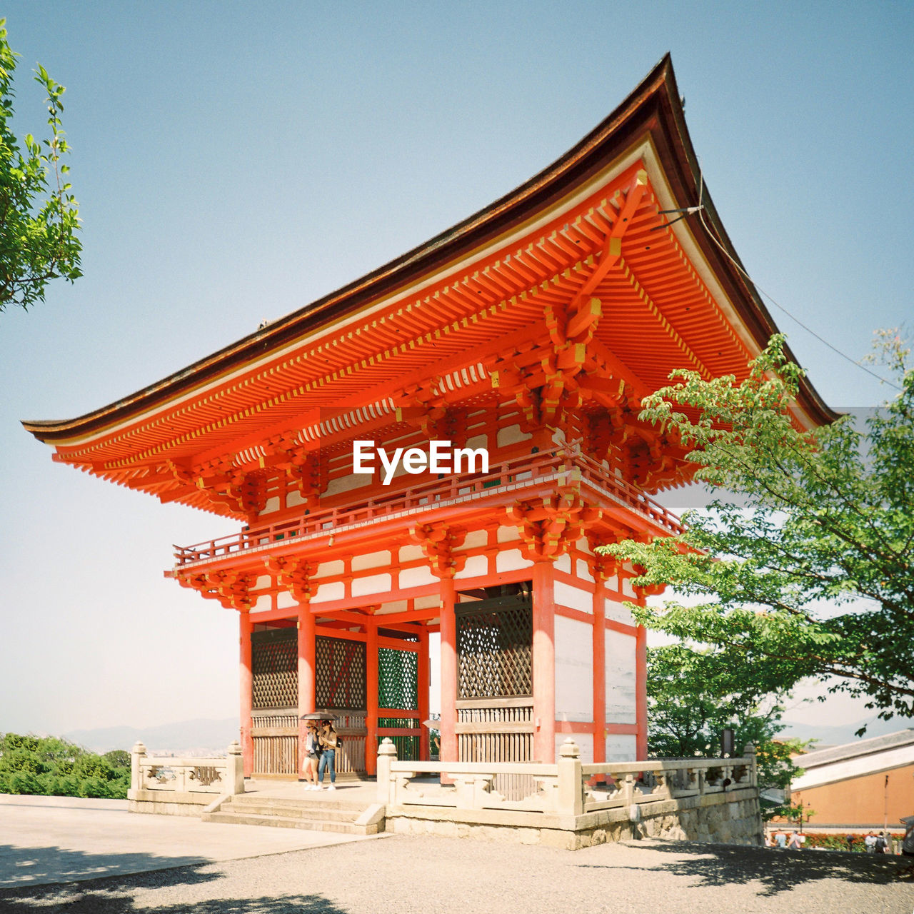 LOW ANGLE VIEW OF TEMPLE AGAINST SKY