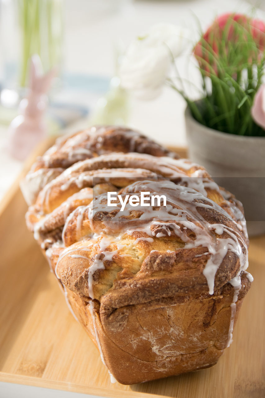 CLOSE-UP OF BREAD