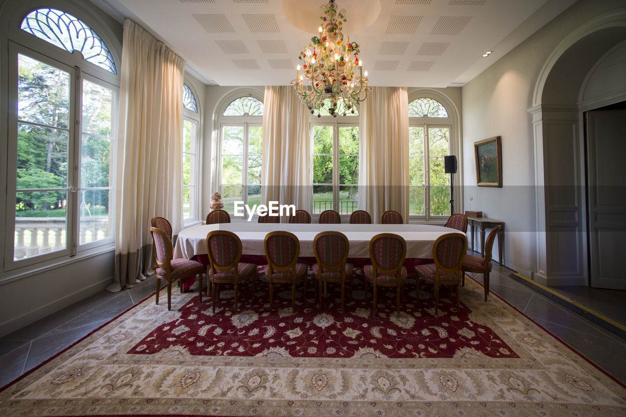 EMPTY CHAIRS AND TABLES IN THE WINDOW