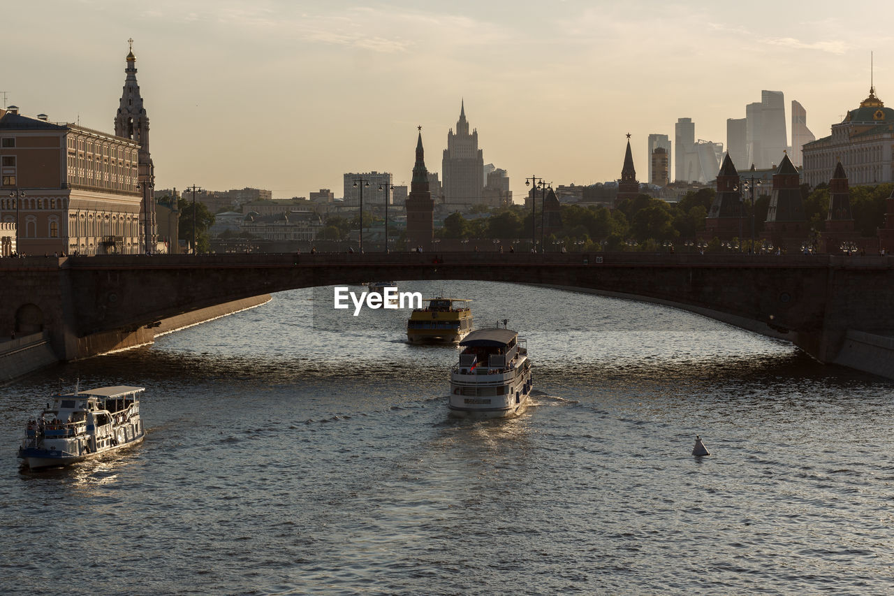 VIEW OF BOATS IN RIVER AGAINST BUILDINGS