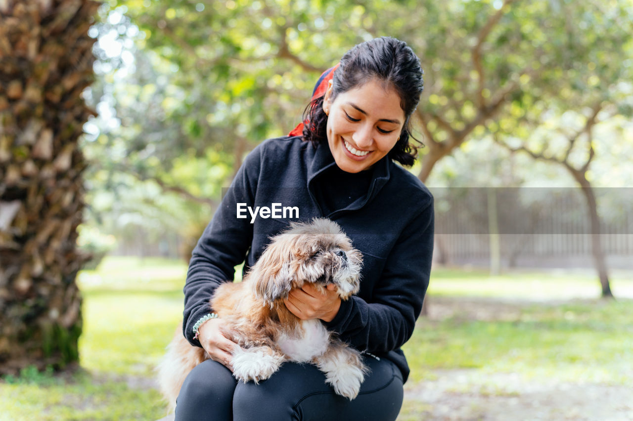 Young woman holding dog