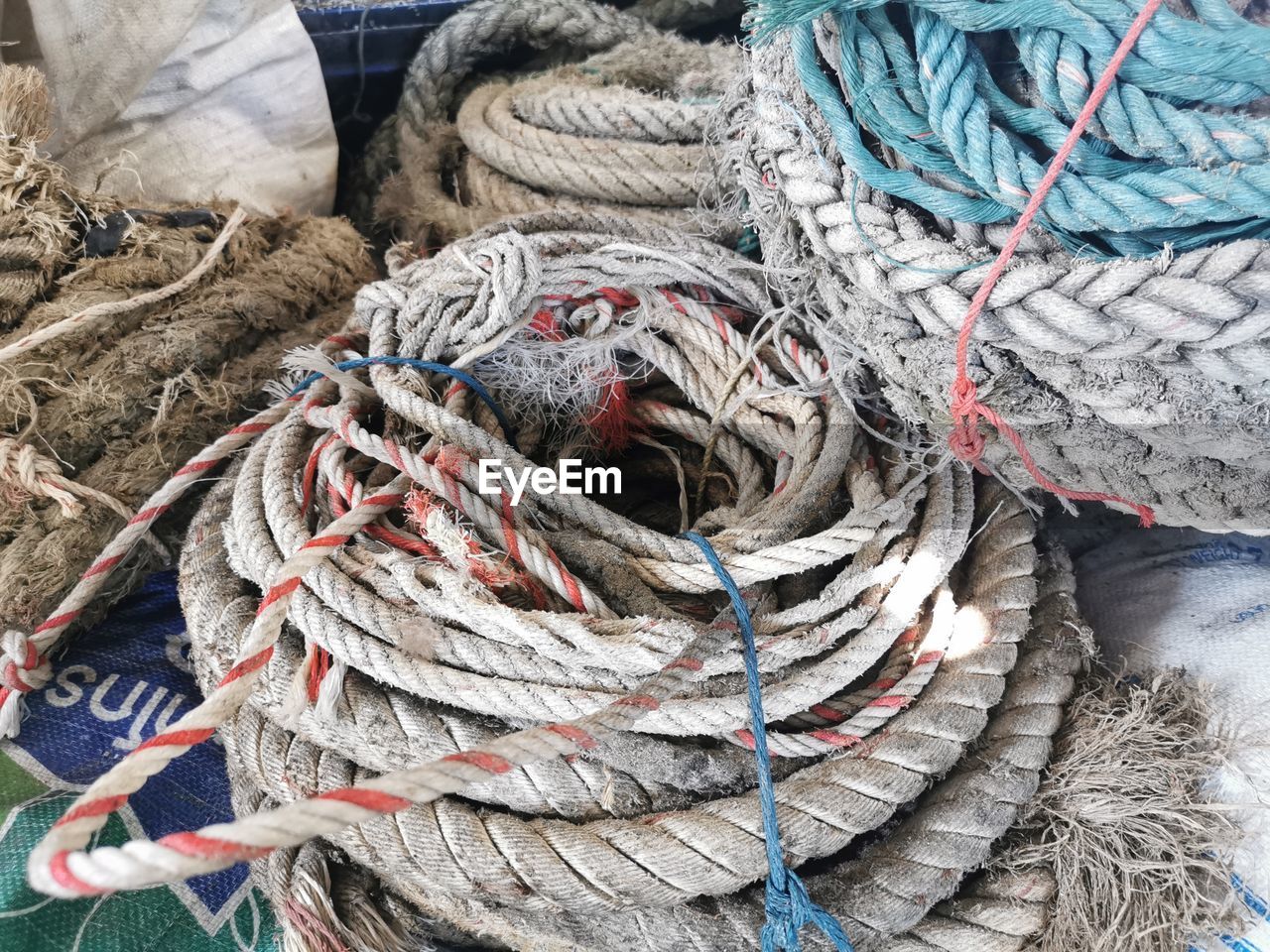 HIGH ANGLE VIEW OF ROPES TIED UP ON CLOTHESLINE