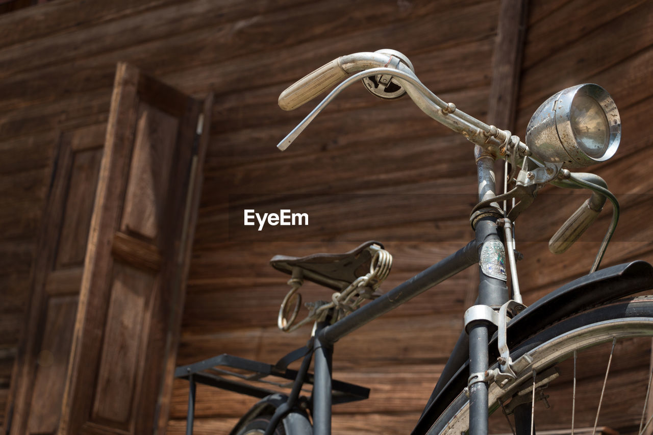 CLOSE-UP OF BICYCLE ON METAL