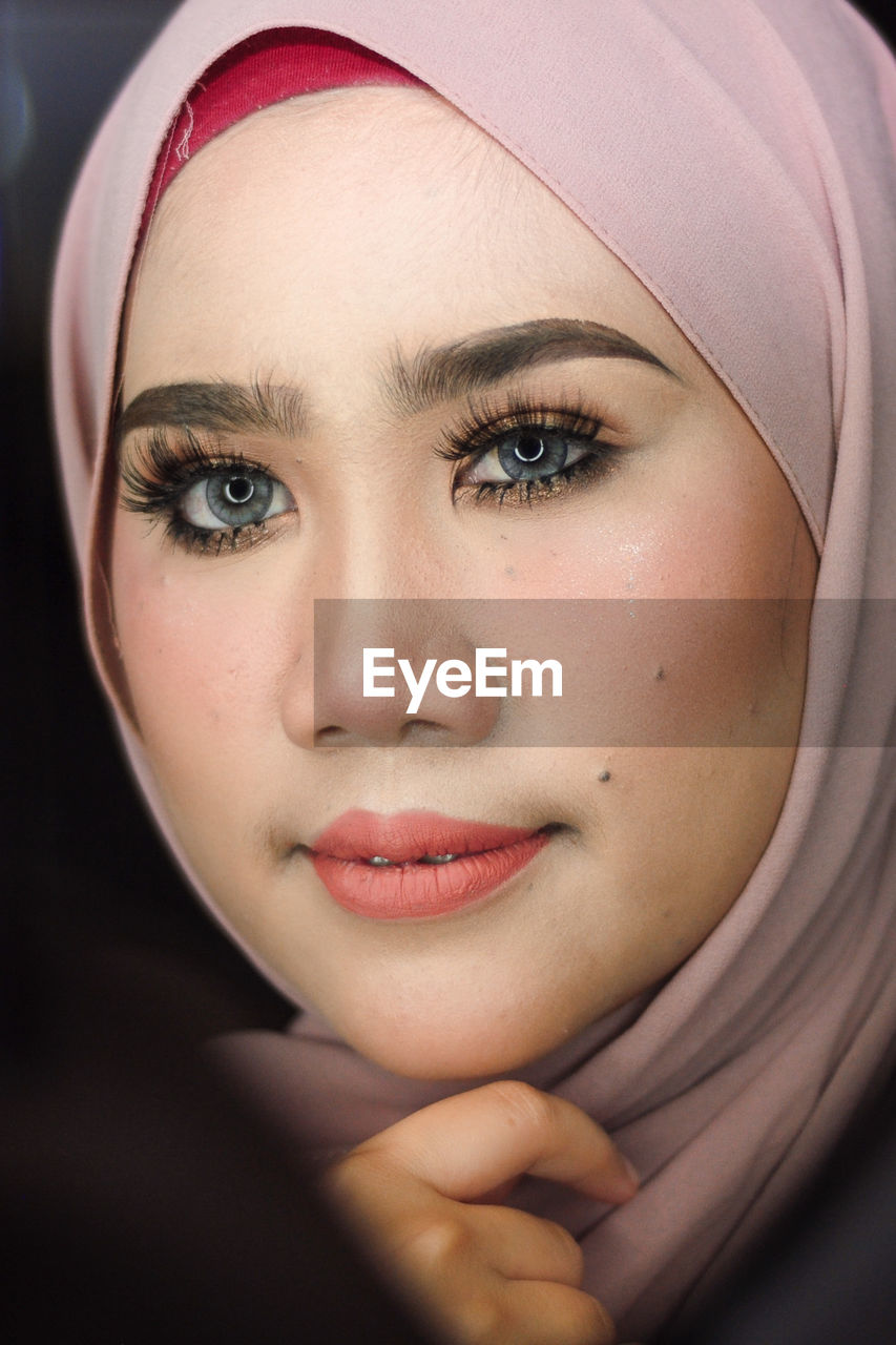 CLOSE-UP PORTRAIT OF YOUNG WOMAN WITH EYES CLOSED