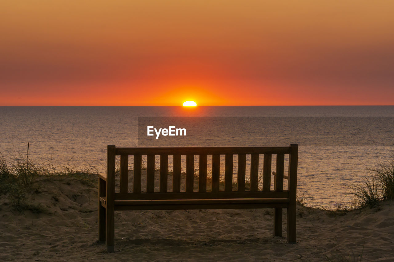 SCENIC VIEW OF SUNSET OVER SEA