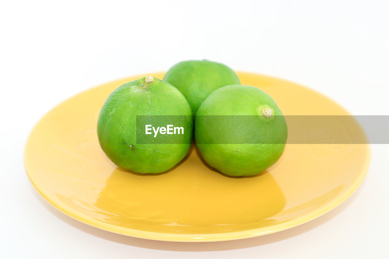 HIGH ANGLE VIEW OF FRUITS ON TABLE