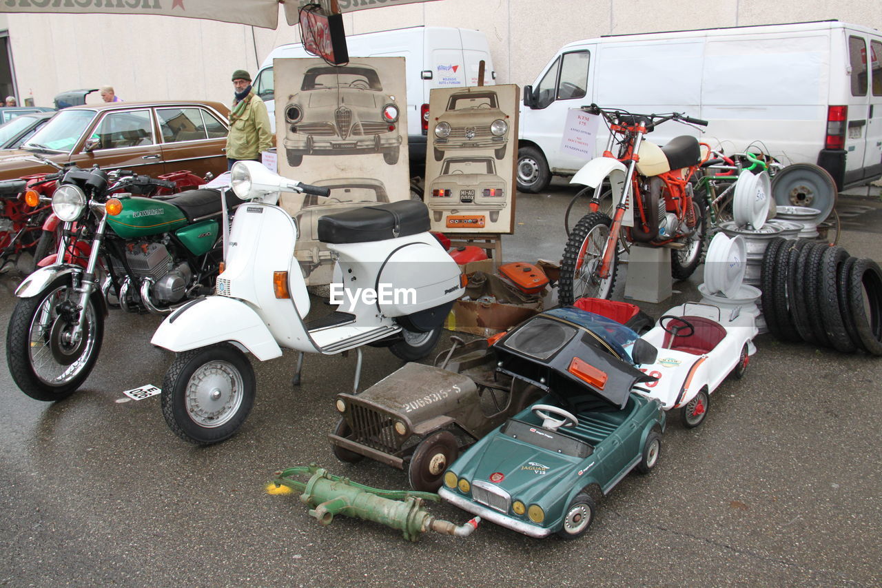 HIGH ANGLE VIEW OF CARS ON CAR