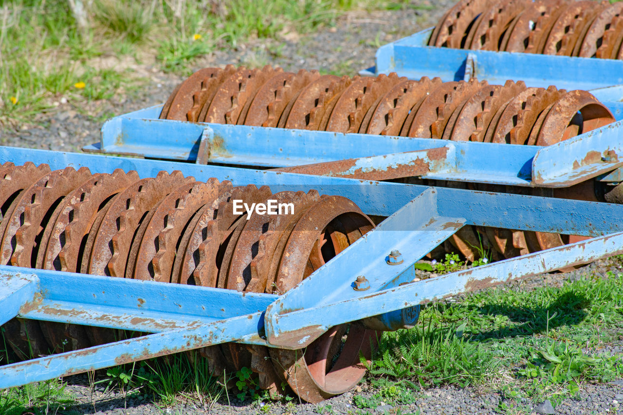 CLOSE-UP OF RUSTY METAL ON LAND