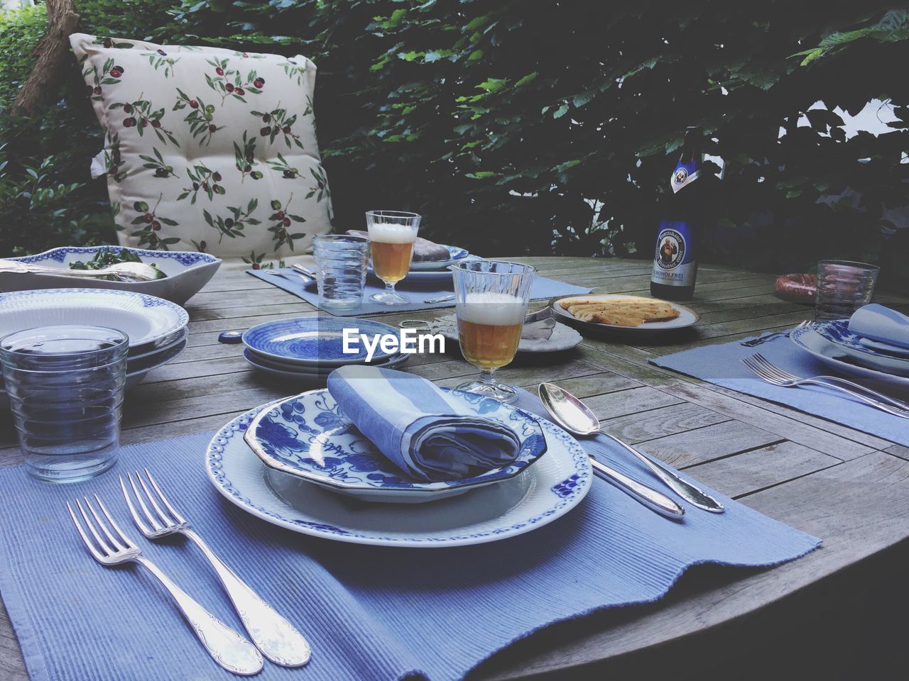 COFFEE CUPS ON TABLE