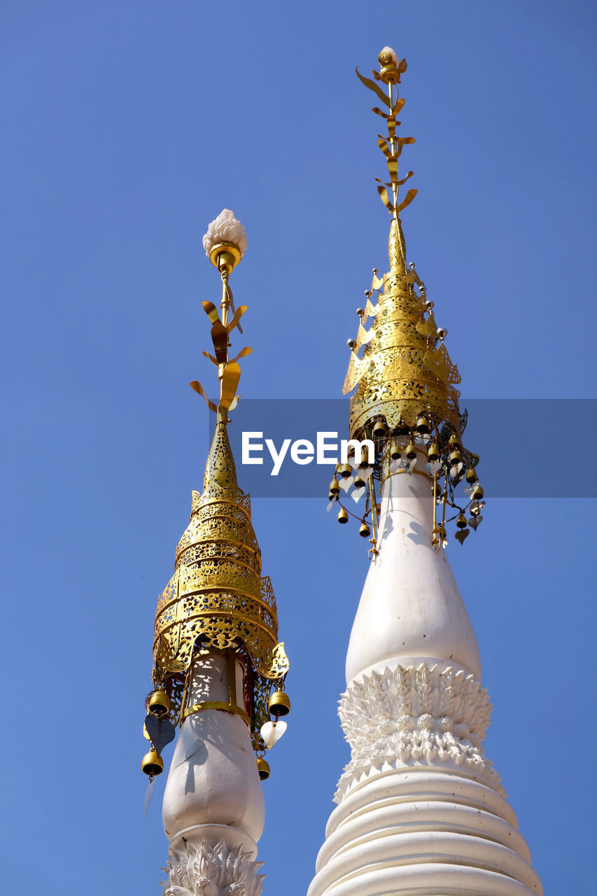 Stunning spires of mon style pagoda in wat chomphuwek buddhist temple, nonthaburi province, thailand