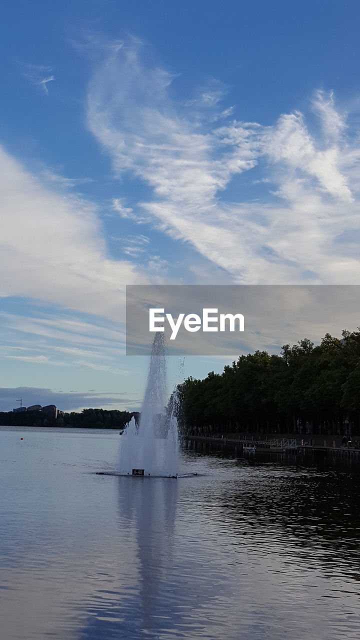 VIEW OF FOUNTAIN AGAINST SKY