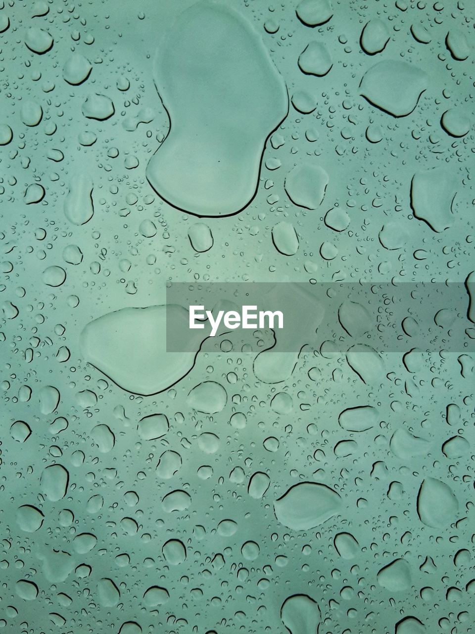 FULL FRAME SHOT OF RAINDROPS ON GLASS