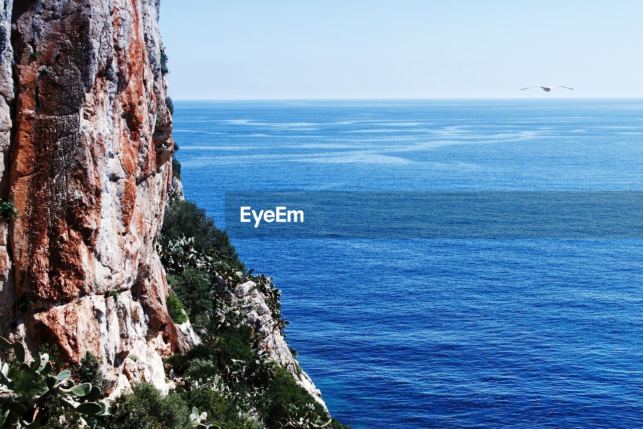 SCENIC VIEW OF SEA AGAINST BLUE SKY