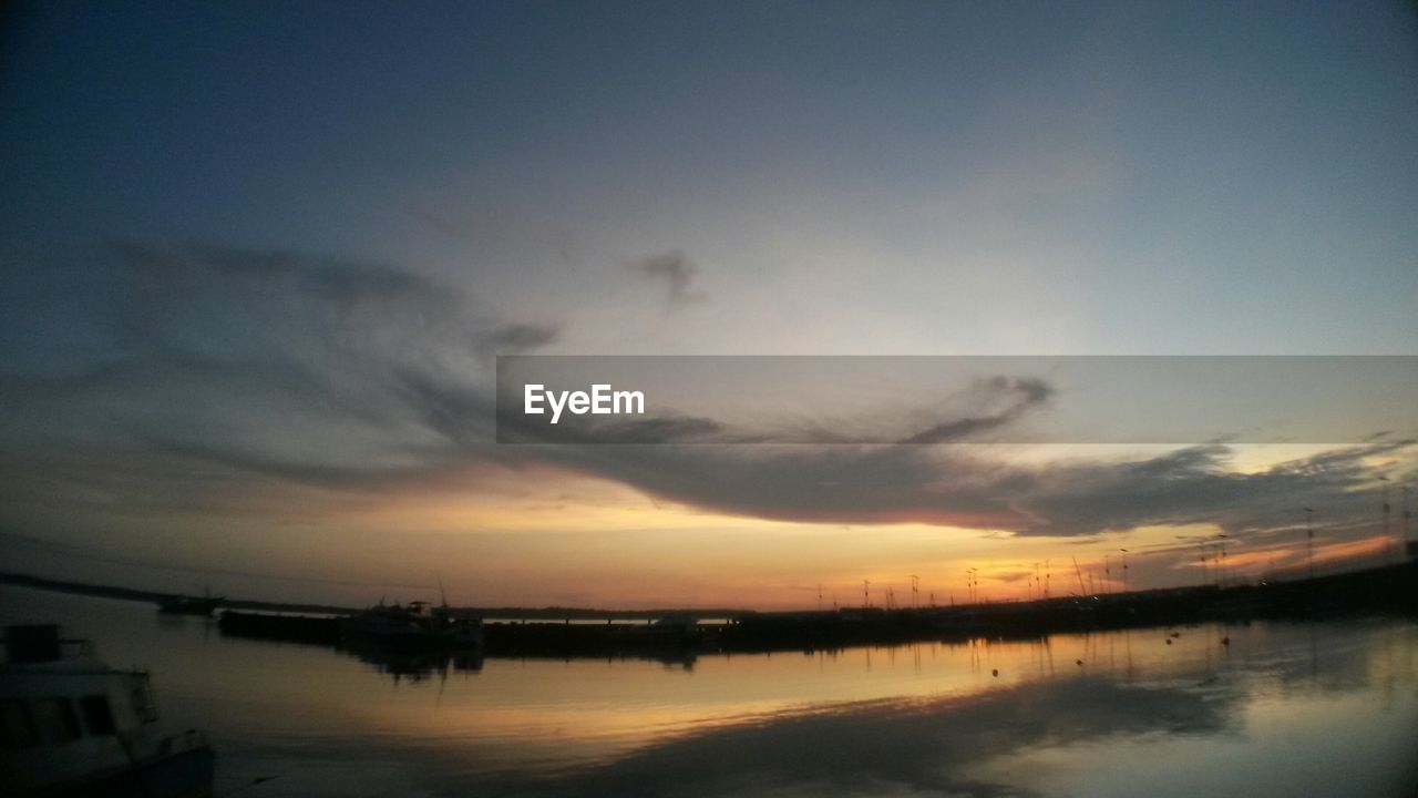 SCENIC VIEW OF RIVER AGAINST SUNSET SKY