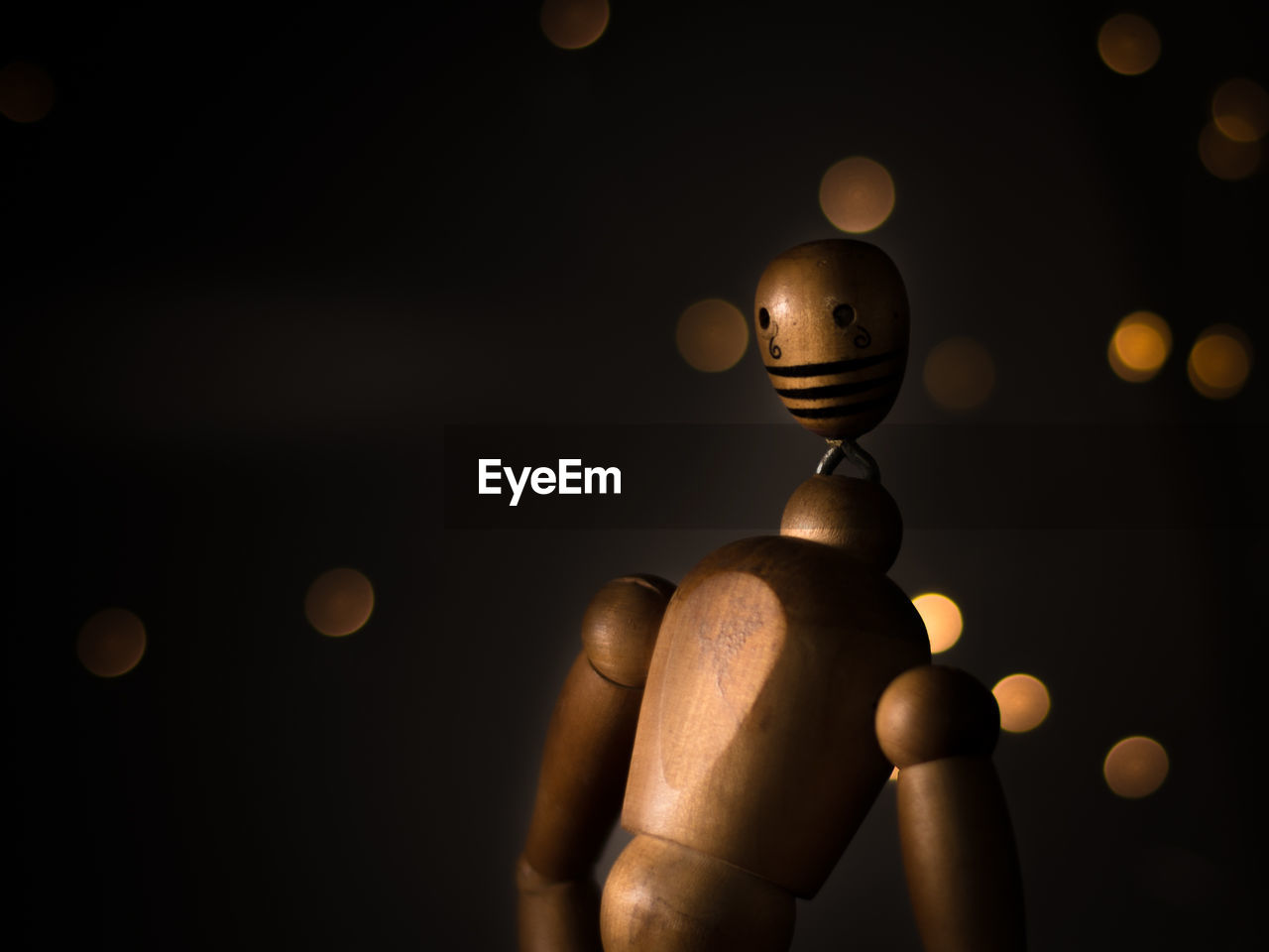 CLOSE-UP OF ILLUMINATED LAMP