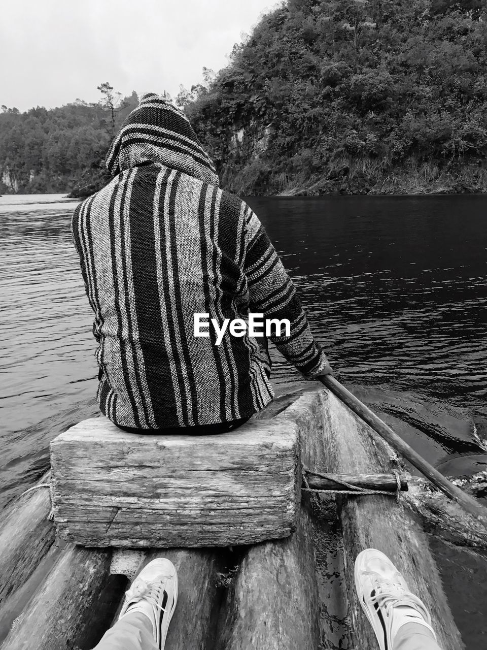 REAR VIEW OF MAN ON BOAT IN SEA