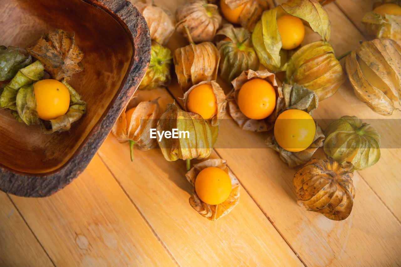 HIGH ANGLE VIEW OF FRUITS ON TABLE