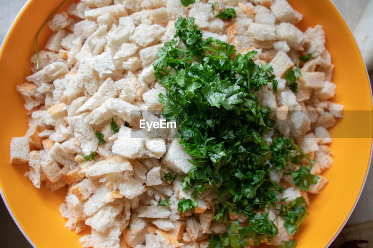 HIGH ANGLE VIEW OF FOOD SERVED IN BOWL