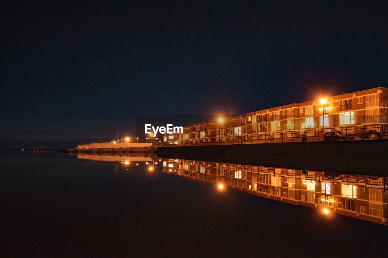 Lake reflections 