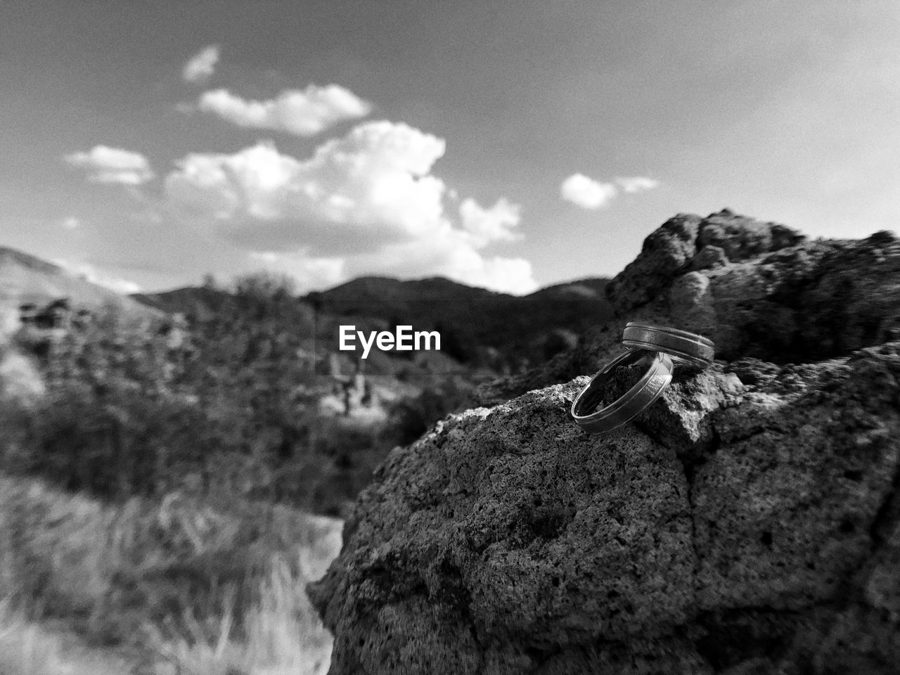 CLOSE-UP OF A ROCK