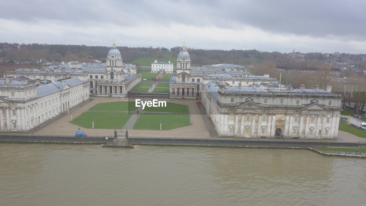 VIEW OF BUILDINGS IN CITY